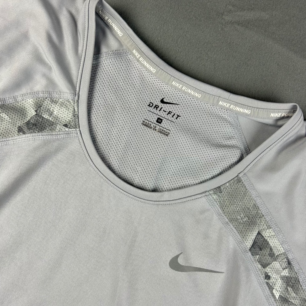 Nike Running Shirt Womens 2X Gray Dri-FIT Short Sleeve Mesh Back 854500-012